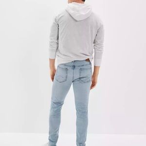American Eagle BRAND NEW & NEVER WORN light wash jeans